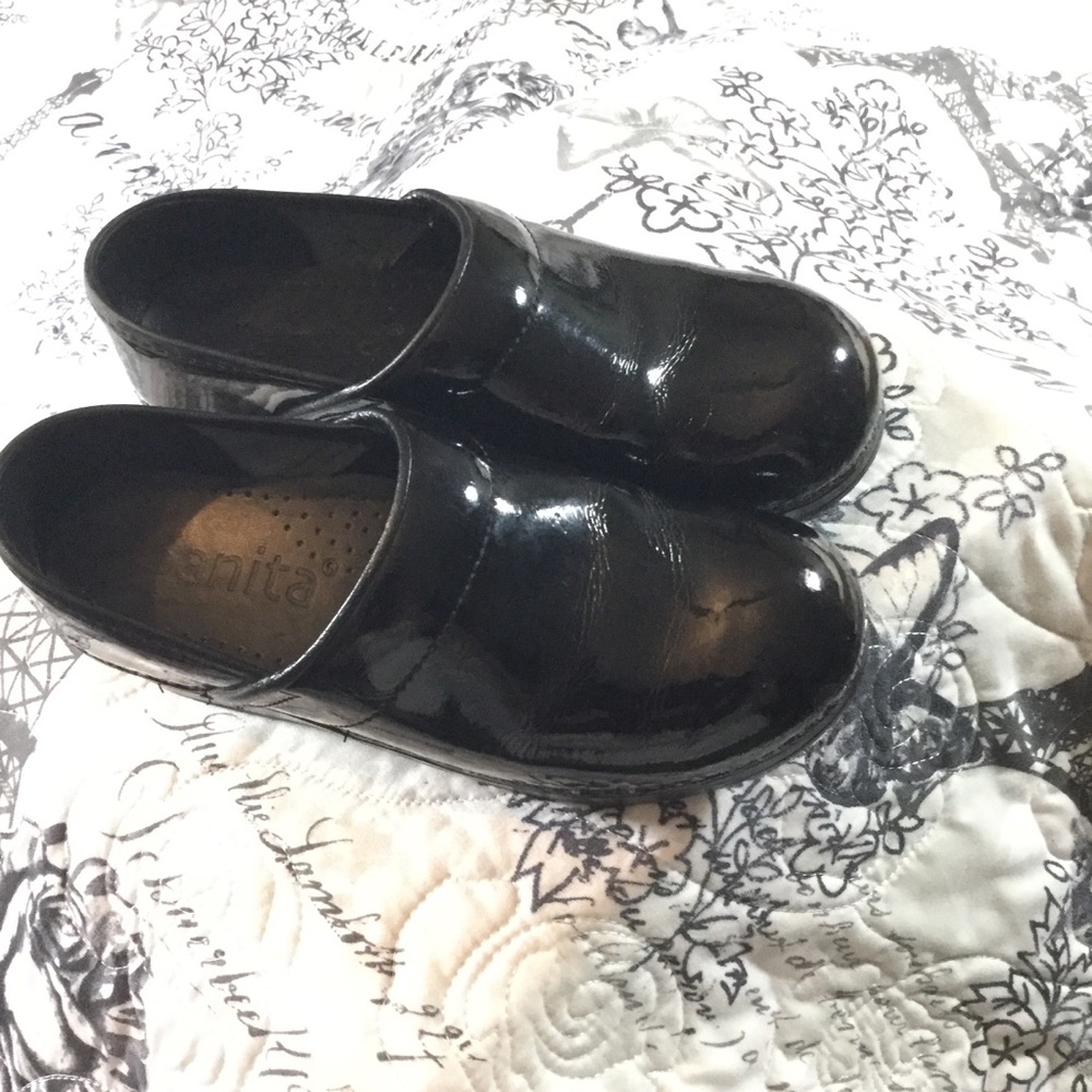 Like new sanita nursing clogs